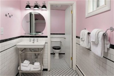 1 Queen Bed bathroom